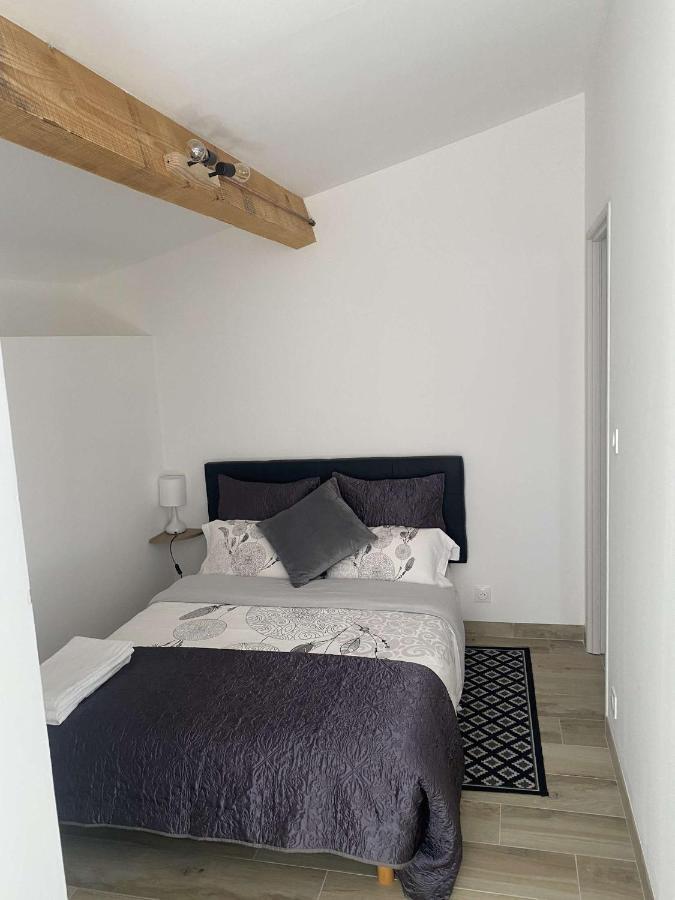 Bel Appartement Au Coeur Du Village De Sartene Buitenkant foto